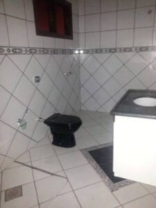 casa com a padaria casa de banho 1